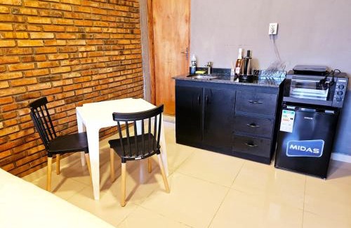 Fernando De La Mora Apartment | Abbey Road Inn II