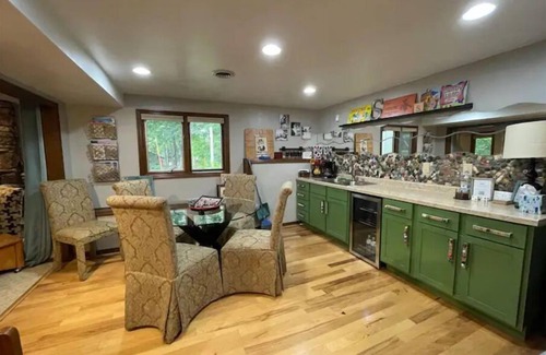 Ashwaubenon Apartment | Abbey Road Studio Green Bay: Beatles, Lambeau Field, Board Games, & Books!