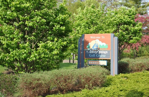 Fontana Condo | Abbey Springs - Relax and Unwind - 1 Dollar Wednesdays - Dog Friendly