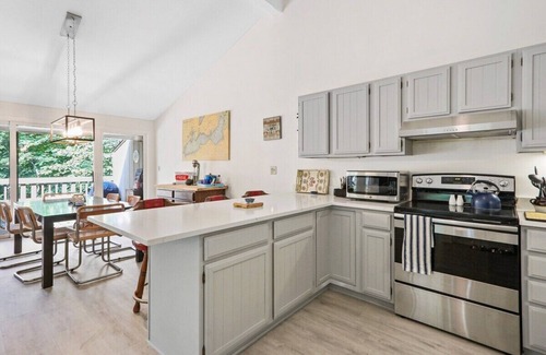 Fontana Condo | Abbey Springs Escape Condo |Pet Friendly |Wrap-Around Deck |Secluded |Golf Cart Included* | Pool