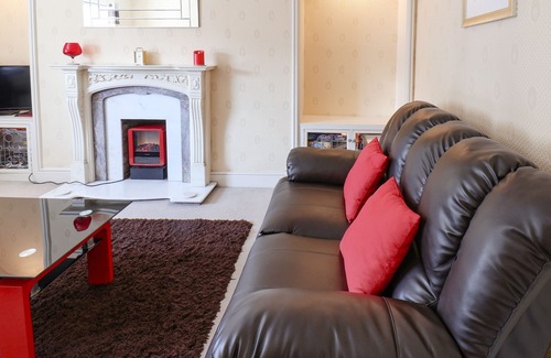 West Cliff Apartment | ABBEY VISTA, family friendly, country holiday cottage in Whitby