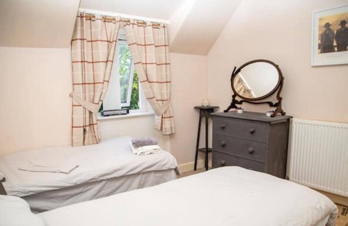 Bankend Cabin | Abbeybank Lodge sleeps13 rural near beach, pub, mountain bike trails