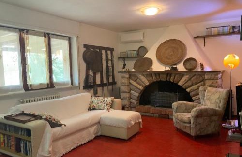 Bosa Historic Centre Apartment | Abbratzu Guest House - Sardinian style and garden