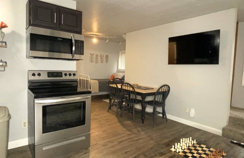 Tudor Area Bed & Breakfast | Abby's-Dedicated, Clean, Comfortable, Near U-Med