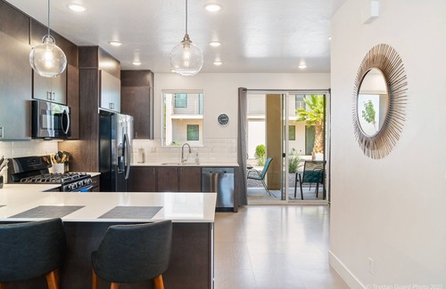 St. George House | Abby's Retreat 4 Bedroom Townhouse by RedAwning