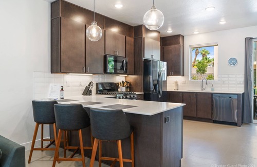 St. George House | Abby's Retreat 4 Bedroom Townhouse by RedAwning