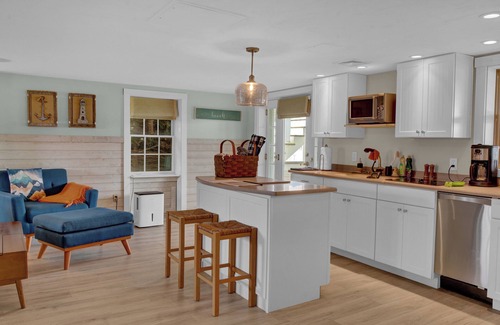 Minot Apartment | ABC - Apartment By the Sea