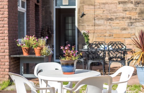 Bonnybridge House | Abercorn Lodge | Semi-Detached House (Budget Friendly)