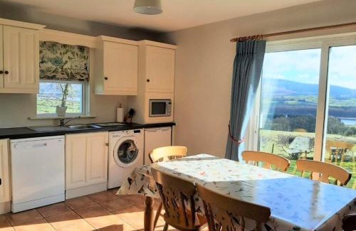 Hollywood House | Abhainn Ri Cottages