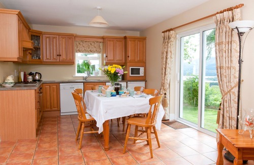 Hollywood Cottage | Abhainn Ri Farm Cottages With Stunning Lake & Mountain Views