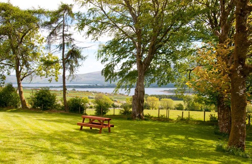 Hollywood Cottage | Abhainn Ri Farm Cottages With Stunning Lake & Mountain Views