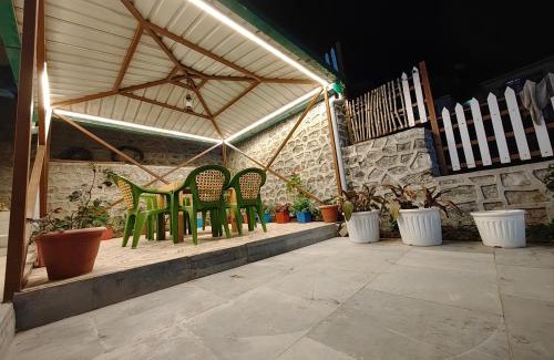Mukteshwar Hotel | Abhi's Cottage
