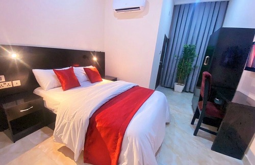 Abuja Hotel | Abi's Hotel- Luxury Hotel/WIFI/24hrs Security/10mins from the Airport