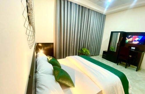 Abuja Hotel | Abi's Hotel- Luxury Hotel/WIFI/24hrs Security/10mins from the Airport