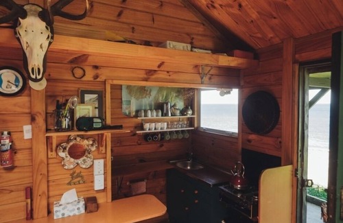 Wellington Cabin | Abigail Bay Bach Wellington Southernthread Road