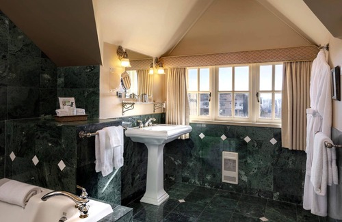 Downtown Victoria Hotel | Abigail's Hotel