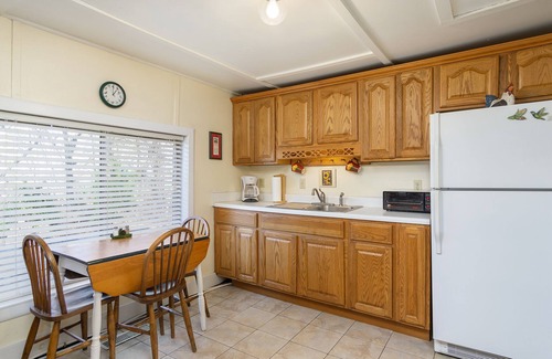 Woodfin Cabin | ABNER'S CABIN - DOG FRIENDLY (no extra pet charges) Close to Downtown Asheville