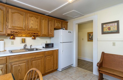 Woodfin Cabin | ABNER'S CABIN - DOG FRIENDLY (no extra pet charges) Close to Downtown Asheville