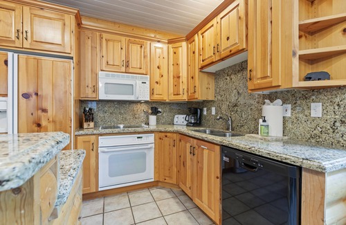 Deer Valley Condo | Abode at Black Bear #252 | Family Friendly Mountain Getaway, Steps to Skiing!
