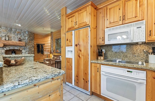 Deer Valley Condo | Abode at Black Bear #252 | Family Friendly Mountain Getaway, Steps to Skiing!