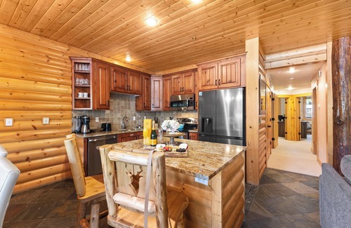 Empire Pass Condo | Abode at Black Bear #206 | Charming mountain modern condo