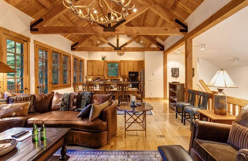 Granite Ridge House | Abode at the Homestead | Mountain Retreat, Walk to Slopes, Private Hot Tub