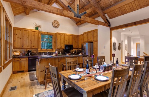 Granite Ridge House | Abode at the Homestead | Mountain Retreat, Walk to Slopes, Private Hot Tub