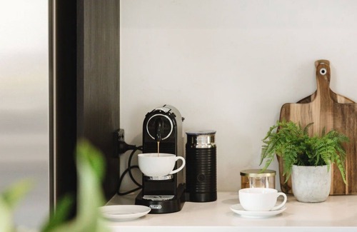 Mount Gambier House | Abode - Luxury Accommodation Central Mount Gambier - Free wifi - Park Views