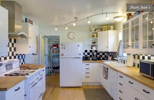 Sonoma Apartment | Above and On Broadway- MaryJean’s Place
