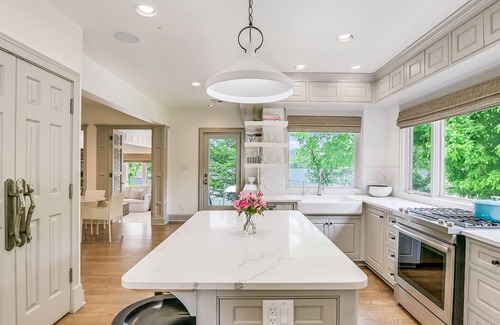 Tarrytown House | Above Austin Icon| Waterfront I Lake Austin | Pool I Game Room I Family