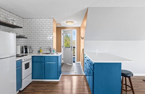 Ephraim Apartment | Above Bakery:Cozy Fall Studio, Perfect for Couples
