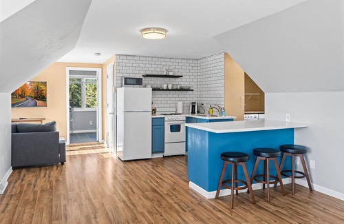 Ephraim Apartment | Above Bakery:Cozy Fall Studio, Perfect for Couples