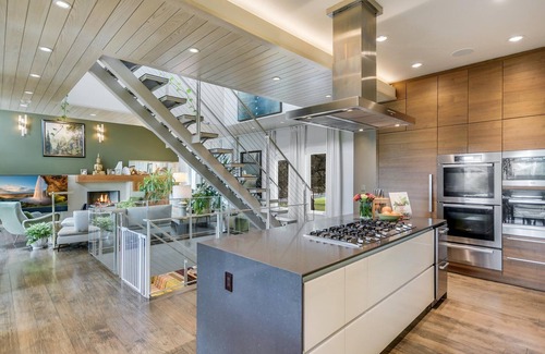 Barton Heights House | Above Capitol View I Skyline Views I Pool/Spa I Events I Weddings