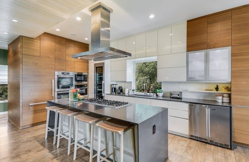 Barton Heights House | Above Capitol View I Skyline Views I Pool/Spa I Events I Weddings