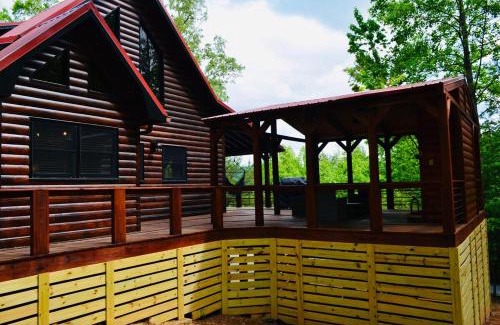 Morganton House | Above Expectations-New Exterior-Sleeps 8-Hot Tub-Games Galore-Nature