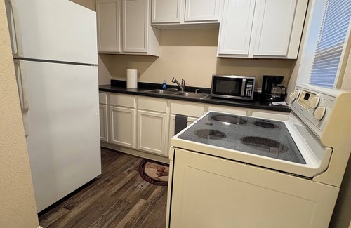 Bedford Apartment | Above It All. Chic 2-BR Apt with AC, WiFi in Bedford. We are hands on Owners.