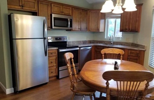 Gatlinburg Ski Chalet | Above it All, New Hot Tub - luxury and nature.