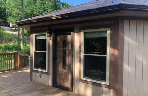 Gatlinburg Ski Chalet | Above it All, New Hot Tub - luxury and nature.