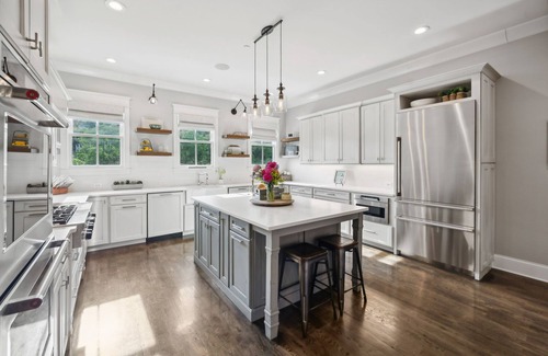 Mooreland Estates House | Above Nashville Bluegrass Retreat| BrentwoodI Pool/Spa| Private