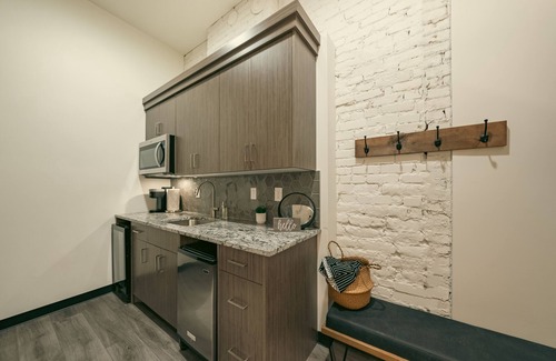 Logan Apartment | Above Starbucks in Downtown Logan ~ Fast Wifi ~ Free Netflixn