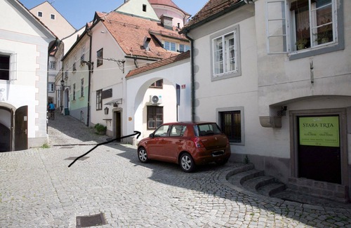 Maribor Apartment | Above the Old Vine APP with River View