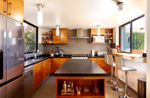 Valle de Bravo House | Above Villa Caparin I Views I XL Hot Tub I Outdoor Living I Heart of Town