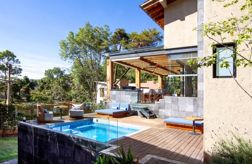 Valle de Bravo House | Above Villa Caparin I Views I XL Hot Tub I Outdoor Living I Heart of Town