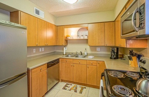 Uptown Condo | ABQ Uptown Condo near I-40, 2bd/1ba, AC!
