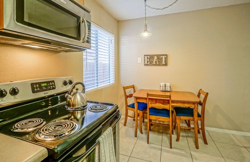 Uptown Condo | ABQ Uptown Condo near I-40, 2bd/1ba, AC!