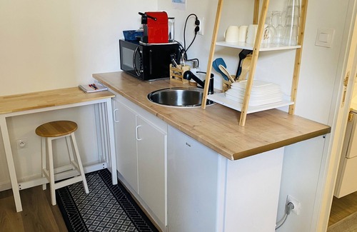 Castres Bed & Breakfast | Abrilove Petit Studio de 15 m², Coin Cuisine, Salle de Bain