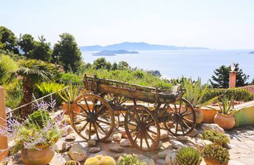 Achladies Apartment | Absolute vacation apartment near the sea"Nest"in the Villa Stratos majestic view