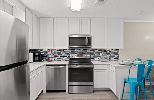 Open Sands House | Absolute Beach: Coastal Retreat Only 700FT 2 Beach, BBQ, + FREE Activities!