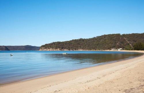 Patonga Apartment | Absolute Beach Front House Panoramic Views