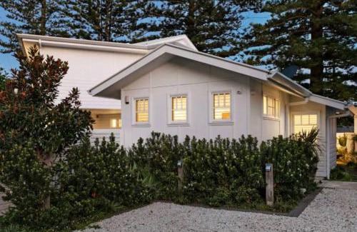 Patonga Apartment | Absolute Beach Front House Panoramic Views